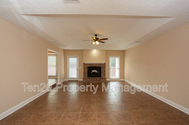 Building Photo - 11 Leah Ct