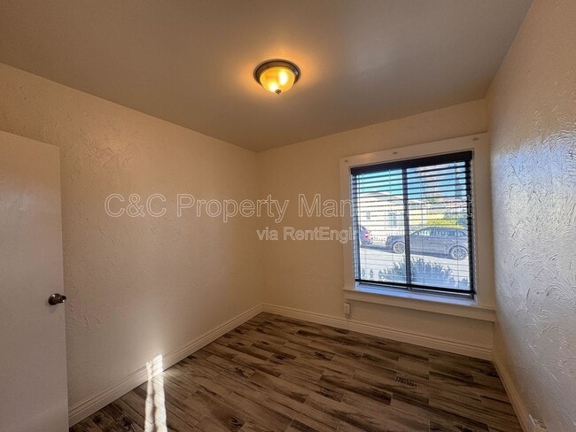 Building Photo - 817 Wainwright St