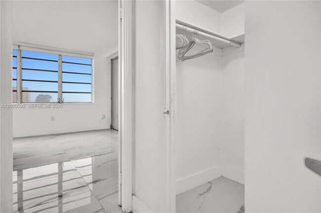 Building Photo - 1750 NE 191st St