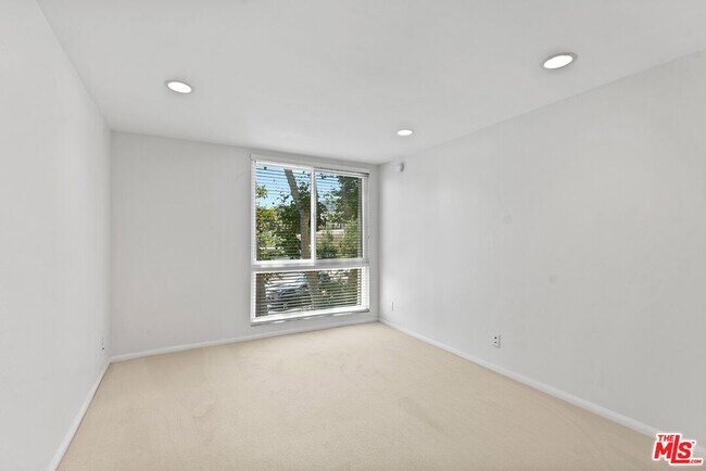 Building Photo - 1340 S Beverly Glen Blvd