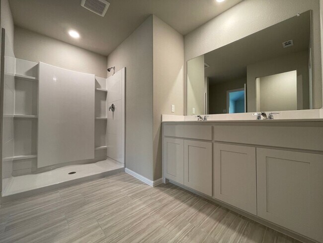Building Photo - AVAILABLE NOW 4 BEDROOM 2 BATH NEW CONSTRU...