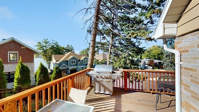Building Photo - 830 Pine Tree Ln