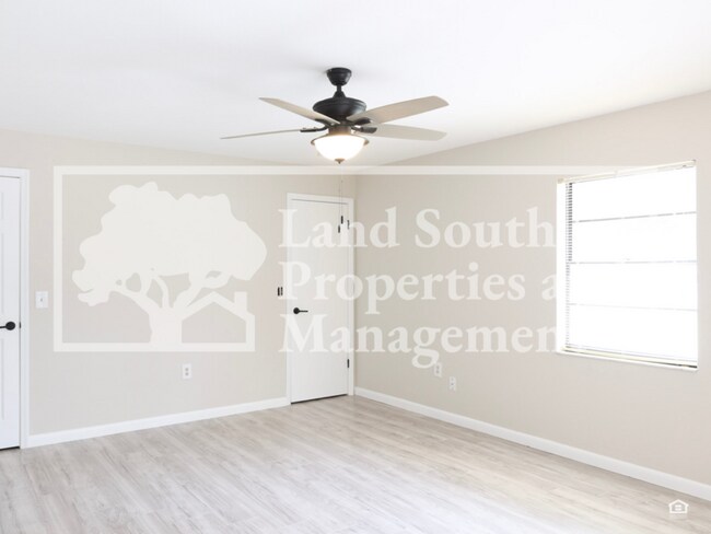Building Photo - 2190 Belaire Dr