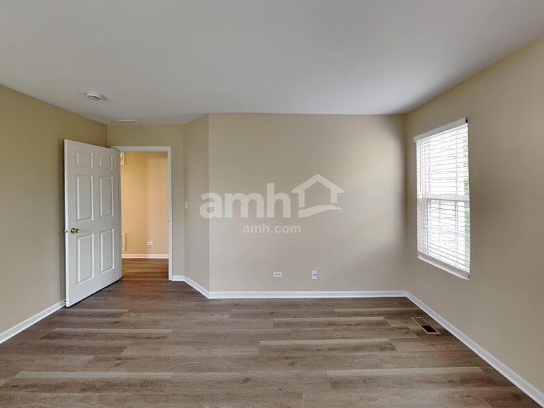 Building Photo - 509 Springbrook Trail N