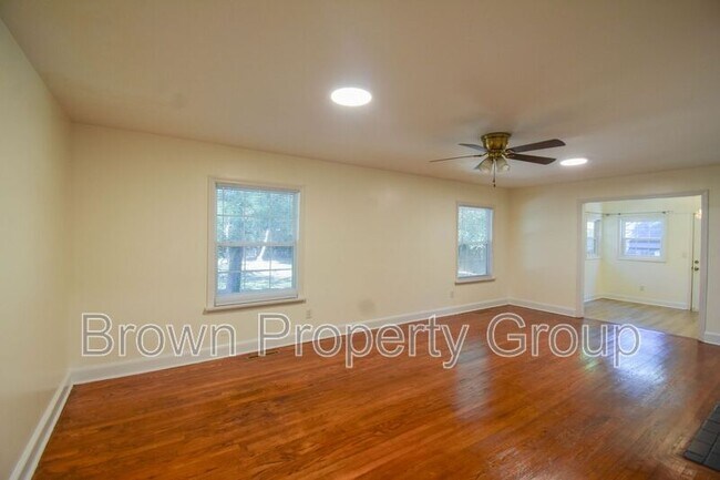 Building Photo - 3022 Cliffdale Rd