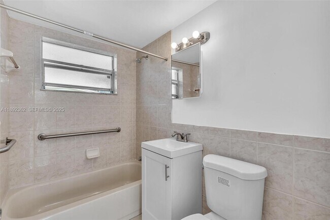 Building Photo - 137 NW 29th Ave