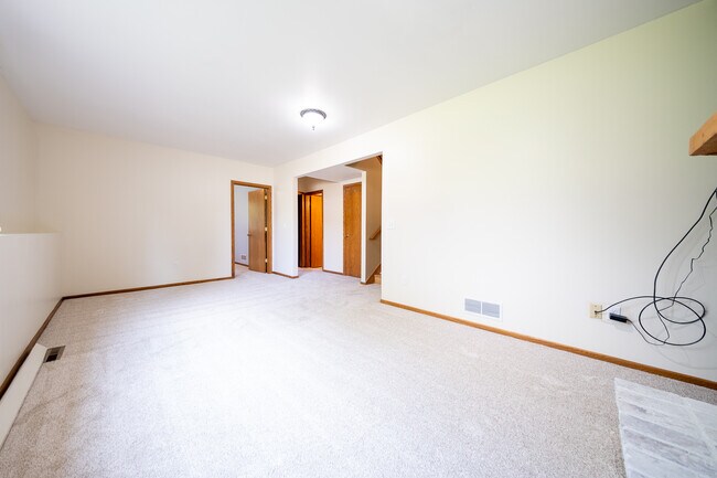 Building Photo - 4800 Orleans Ln N