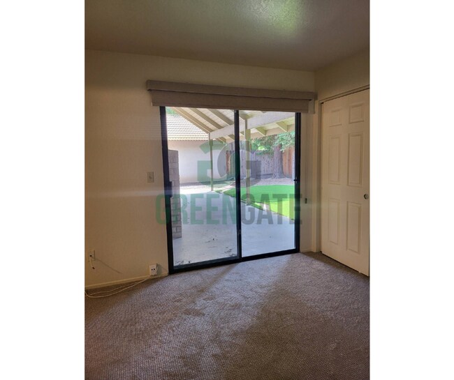 Building Photo - 2428 Woodvale Dr