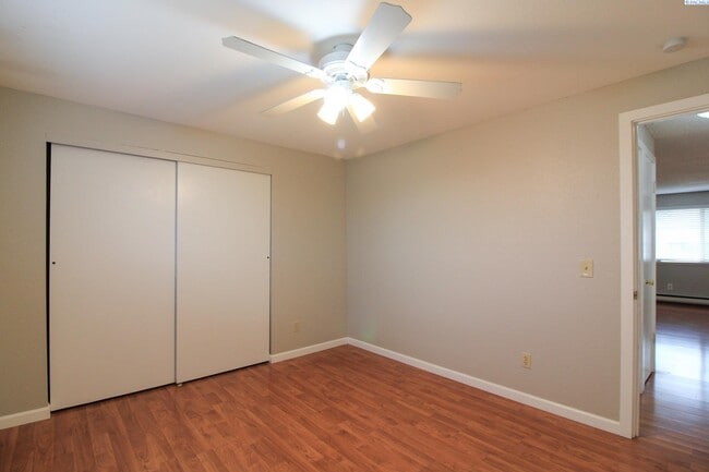 Building Photo - 2 Bed/ 1 bath Upstairs Unit in Kennewick 4...