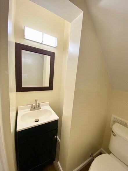 Building Photo - 1372 Neil Ave