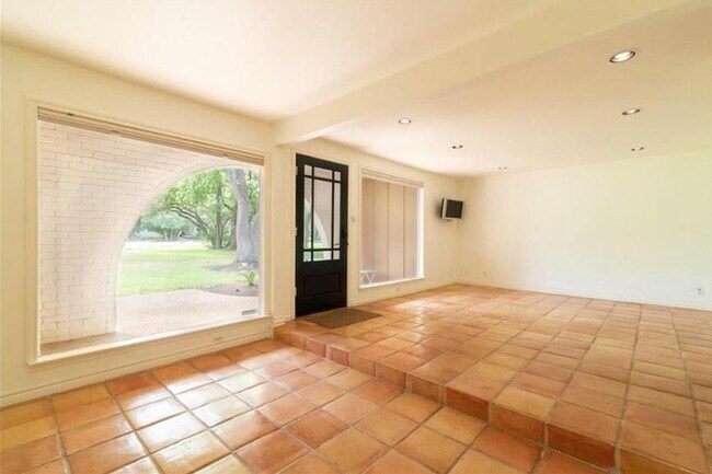 Building Photo - 10506 D-K Ranch Rd