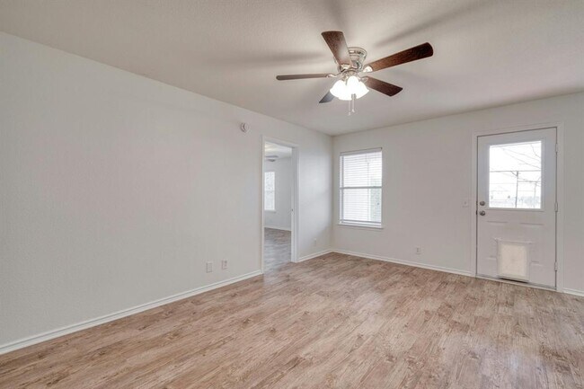 Building Photo - 104 Pinnacle Dr