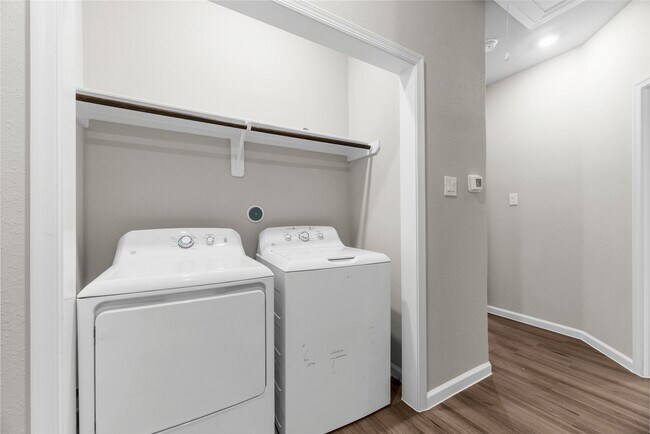 Building Photo - 8161 Tate St