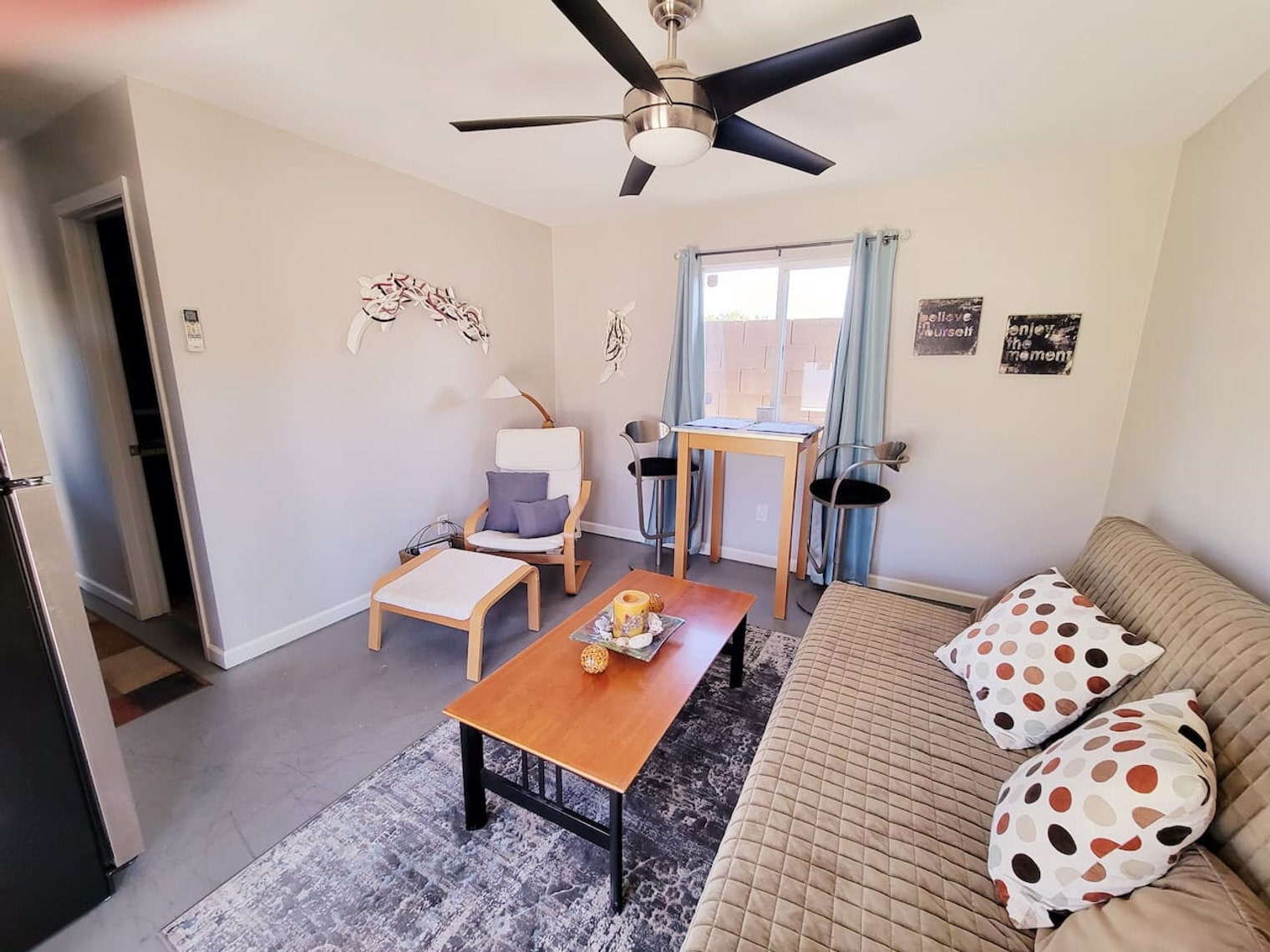 Building Photo - 1510 E Whitton Ave