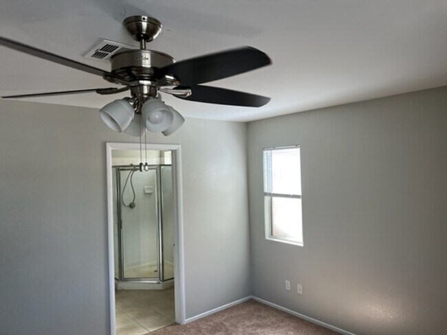 Building Photo - 3 Bedroom located in Gated Community!!