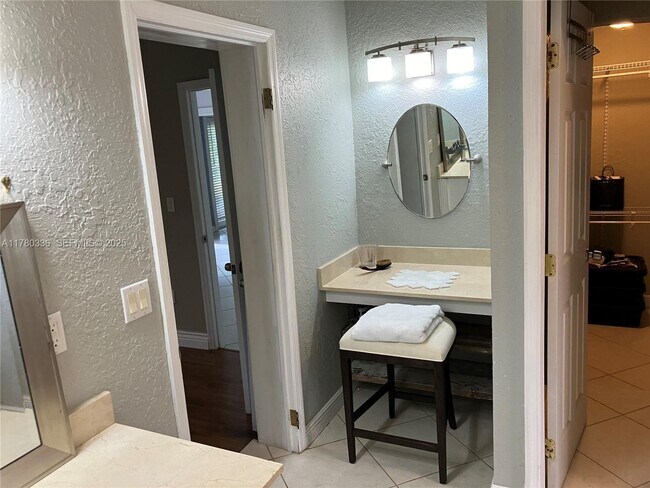 Building Photo - 5495 SW 68th Ave