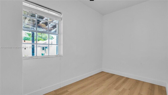 Building Photo - 2271 SW 25th St