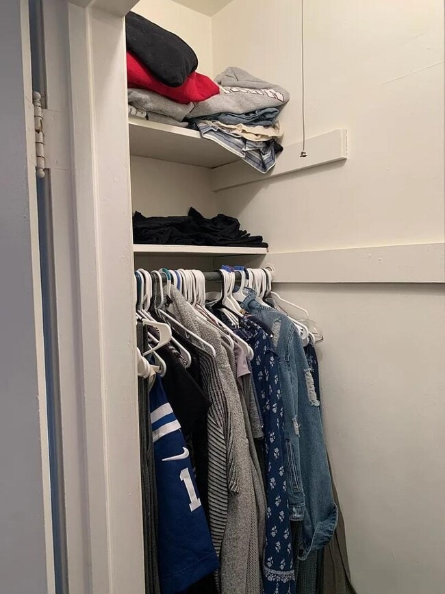 Building Photo - 5655 Winthrop Ave