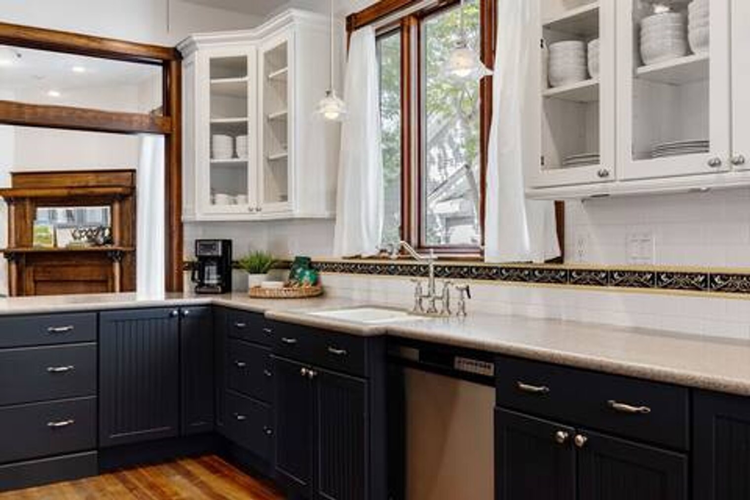 Building Photo - 1116 W 10th St