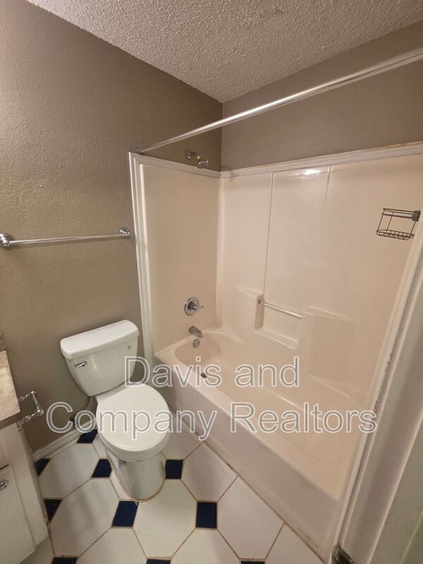 Building Photo - 707 Devonian Dr