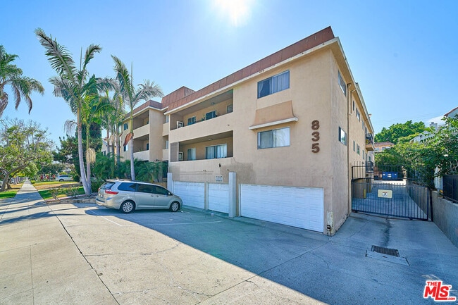 Building Photo - 835 S Norton Ave