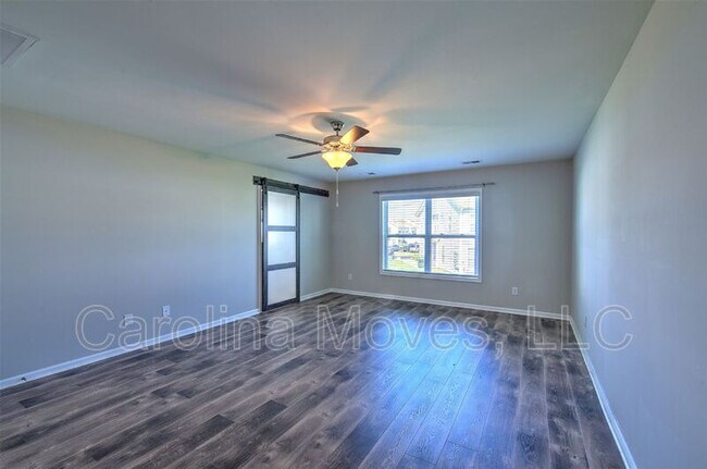 Building Photo - 572 Yellow Fox Rd