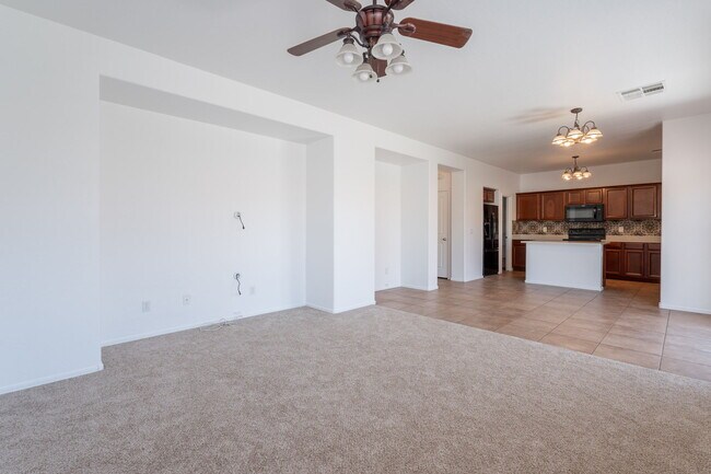Building Photo - 4500 E Del Rio St