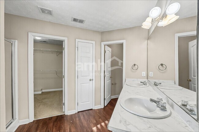 Building Photo - 282 Rockingham Dr