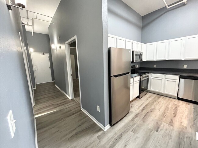 Building Photo - Limited time special! Stylish finishes in ...