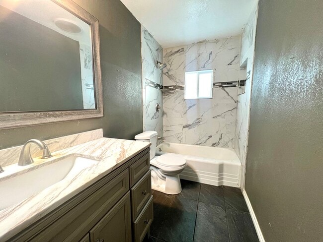 Building Photo - 4416 Redbud Ave