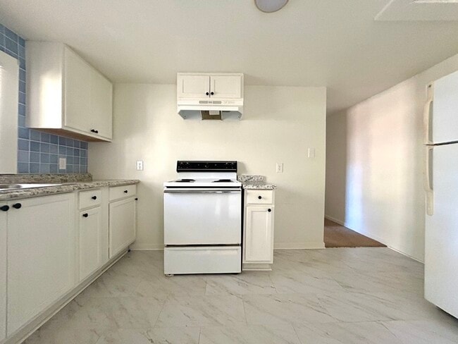 Building Photo - 532 E Iredell Ave