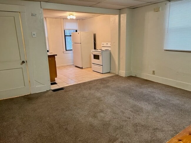 Building Photo - 118 Kirk Ave