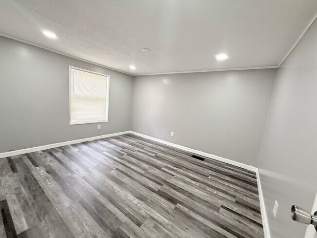 Building Photo - 5050 Box Wood Ct