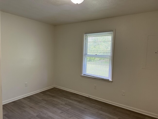 Building Photo - 319 Garden Park Dr