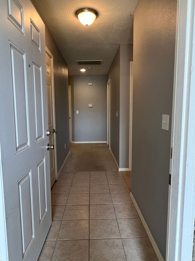 Building Photo - 105B Bailey Circle