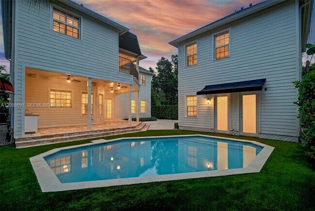 Building Photo - 5000 SW 73rd Terrace