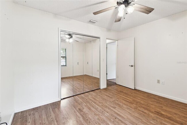 Building Photo - 1102 Shadowbrook Dr N