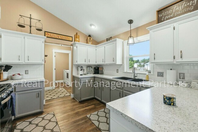Building Photo - Updated 3-Bed Home with 2-Car Garage and Fenced in Yard on .23+ Acres, Near GVSU