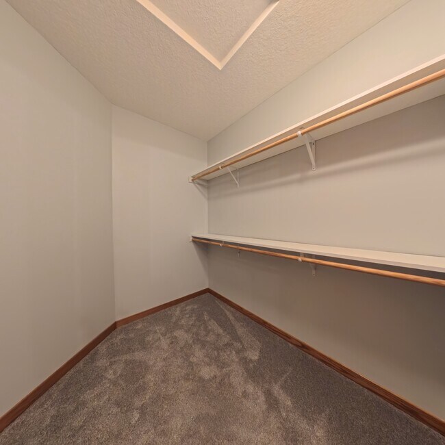 Building Photo - 11956 Castle Rock Ct N