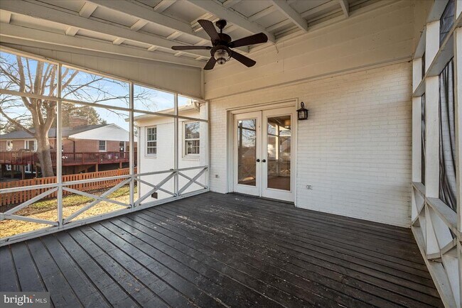 Building Photo - 641 W Country Club Dr