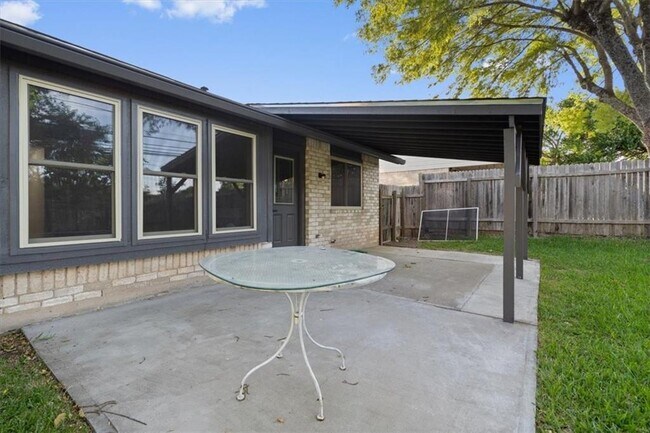 Building Photo - 304 Skyloop Dr