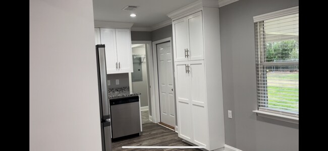 Building Photo - 1215 Antioch Rd