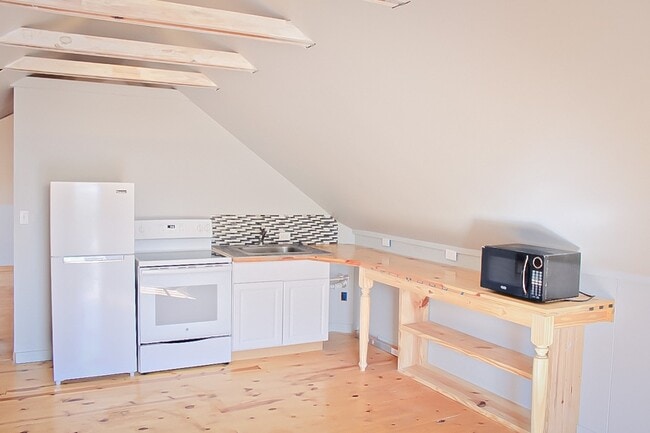 Building Photo - 1505 Church St