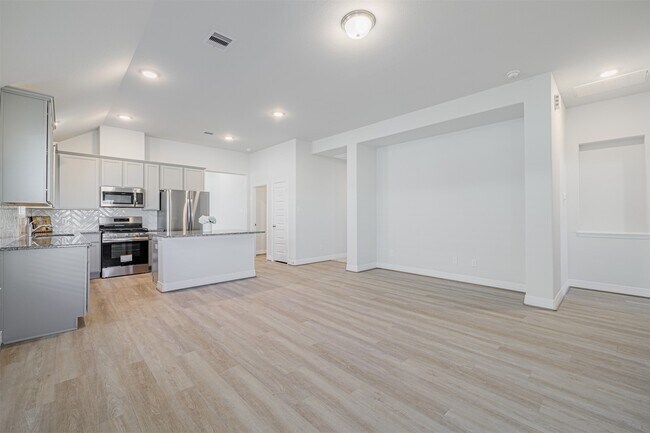 Building Photo - 33118 School Hl Rd