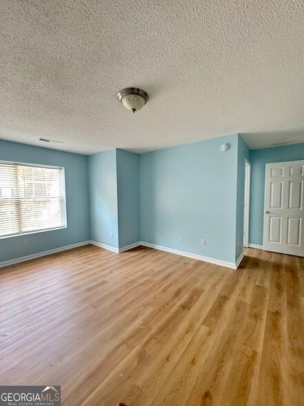 Building Photo - 3871 Pleasant Oaks Dr