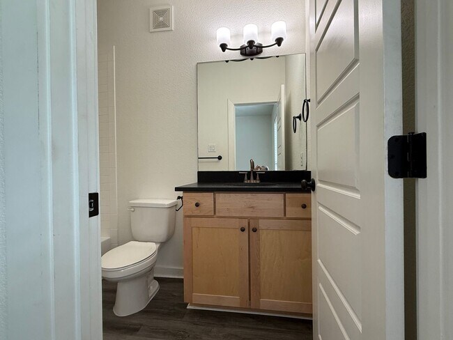 Building Photo - * MOVE IN SUMMER 6/30/2027 * 5 Bed 5.5 Bat...