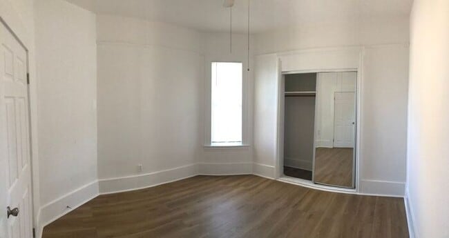 Building Photo - Two Story Home - 7 Bedrooms and 4 Bathroom...