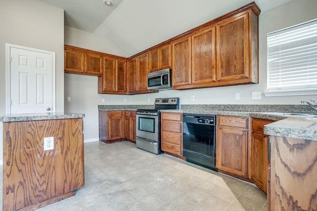 Building Photo - Perfectly located.  3 Bedroom, 2 Bath Home...