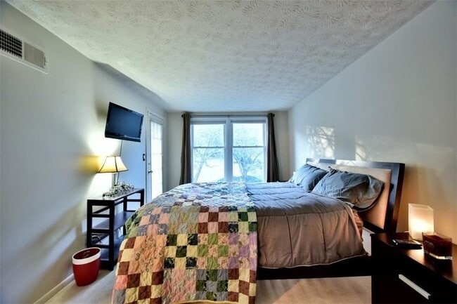 Building Photo - 1282 Keys Lake Dr NE