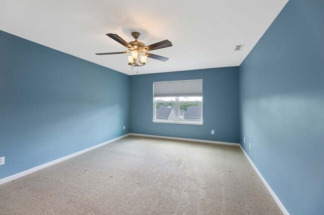 Building Photo - Welcome Home!!! Beautiful 3b 2.5b in Masse...